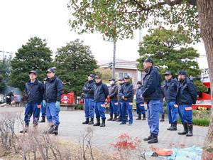訓練に協力参加した消防署員たち