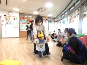 3月生まれの誕生児の入場の様子