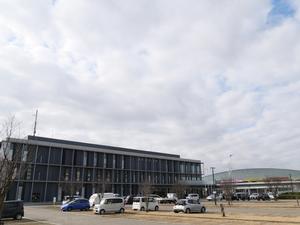 吉川市役所庁舎外観