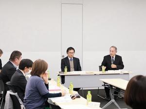 会議を進行する菊池会長