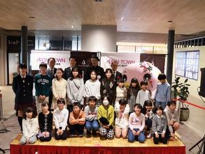 受賞者のみんなと市長たちとの記念撮影