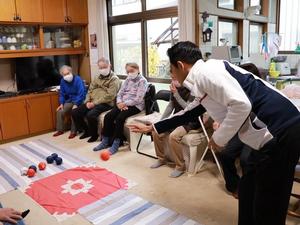 ボッチャに参加する市長