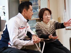 皆さんとお話をする市長