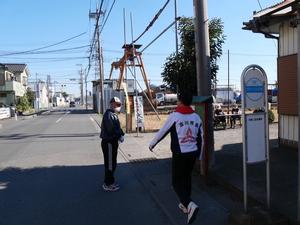 中野二区の餅つき会場に到着した市長