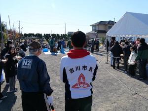 中野二区会長と話をする市長