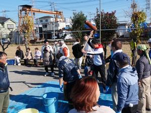 中野二区で餅をつく市長