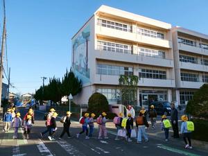 挨拶運動の様子