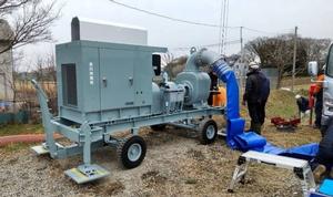 大型エンジンポンプの写真