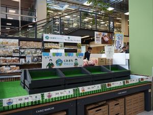 地元商品が並ぶブース