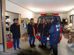 第4分団の方々と話をする市長