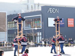 少年消防クラブによる火消しはしご登り
