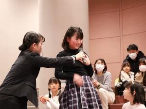 会場の子にインタビュー