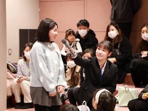 会場の子にインタビュー