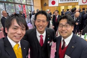 越谷市福田市長、松伏町高野町長、吉川市中原市長の自撮り写真