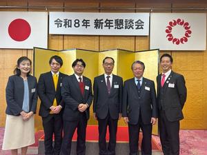 大野知事、草加市長、松伏町長、越谷市長、八潮市長と吉川市中原市長との集合写真