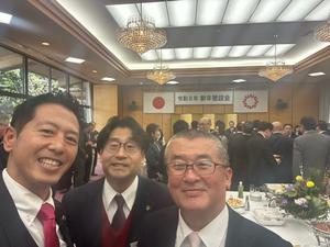 本庄市吉田市長と越谷市福田市長と吉川市中原市長の自撮り写真