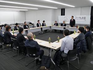 挨拶をする市長