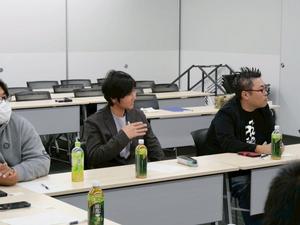 意見を発言する農業者