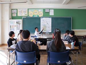 市域図を使って説明する市長