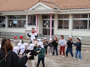 みんなと準備運動をする市長