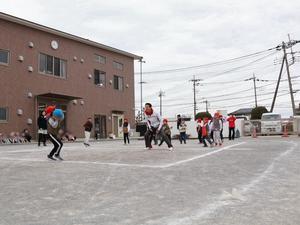 ドッジボール対決の様子