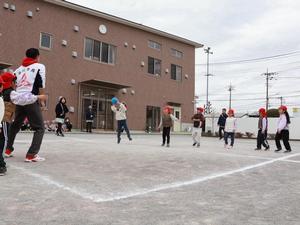 ドッジボール対決の様子