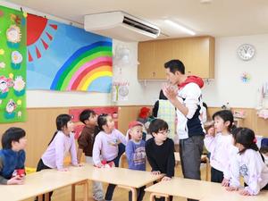 教室に戻った市長と子供達