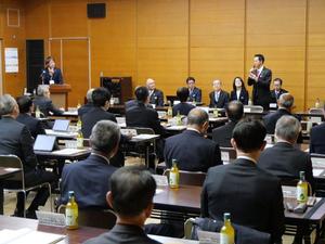 挨拶をする市長