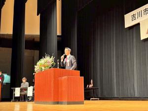 挨拶をする市長