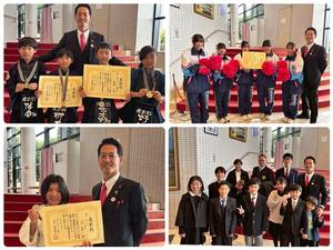 受賞者と市長の記念撮影