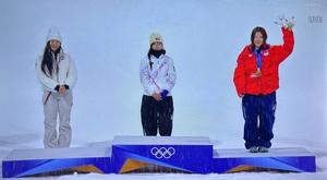 表彰台に上がる小野光希選手