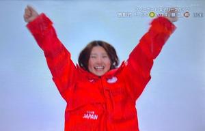 両手を大きく上げてガッツポーズの小野光希選手