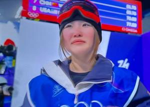 涙ぐむ小野光希選手