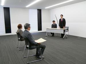 挨拶にて謝辞を伝える市長