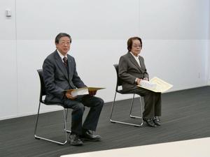 挨拶をする戸井田氏