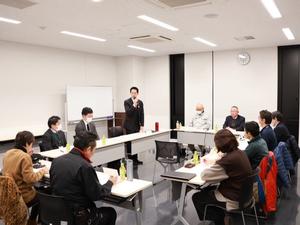 会議冒頭挨拶をする市長