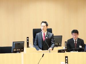 施政方針演説をする市長