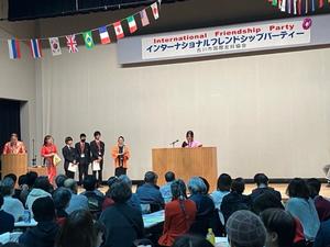 壇上でのパフォーマンス