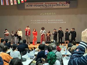 壇上でのパフォーマンス