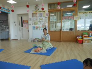 講師の先生が参加者に説明しているところ