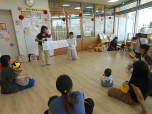 誕生会後、先輩ママの外国語で遊ぼうの様子