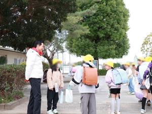 挨拶運動の様子