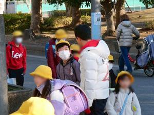 挨拶運動・栄小学校の様子