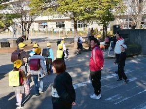 挨拶運動・栄小学校の様子
