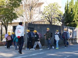 挨拶運動・栄小学校の様子
