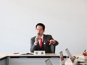 政策会議の様子
