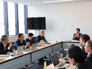 政策会議の様子