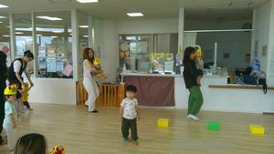 誕生児のお友達が入場するところ