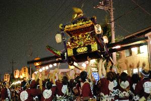 八坂祭り（暴れ神輿）の写真