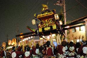 八坂祭り（暴れ神輿）の写真